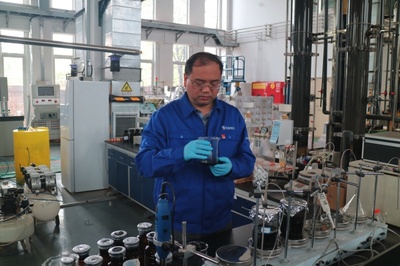 治污勞模王佳偉:我們自己能干的,就不求人